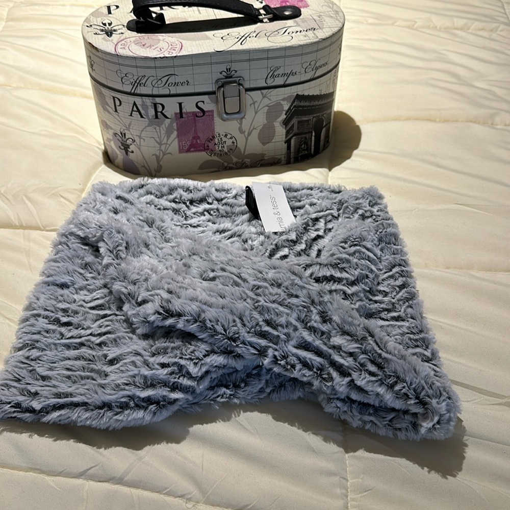 Mia & Tess wrap around neck scarf